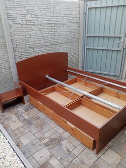 Prodám manželskou postel + Noční stolek ZDARMA - 13
