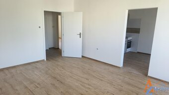 Nabízíme dlouhodobý pronájem bytové jednotky, 3+1/L, v ulici - 13