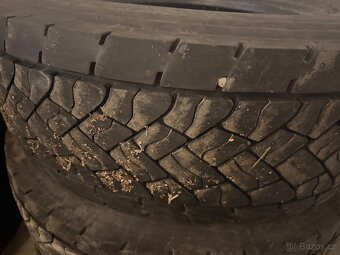 16ks nákladních pneumatik - 13