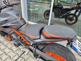 KTM 890 Duke R - 13