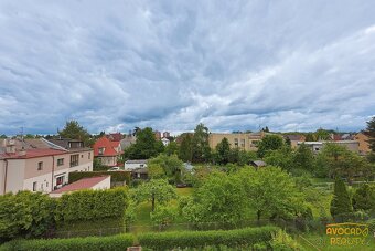 Prodej prostorného bytu 3+1 (93 m²) s vlastní zahrádkou - 13