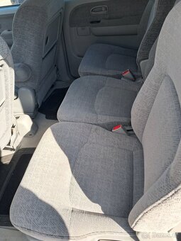 Hyundai Trajet 2.0 CRDi 7místné r.v. 2005 - 13