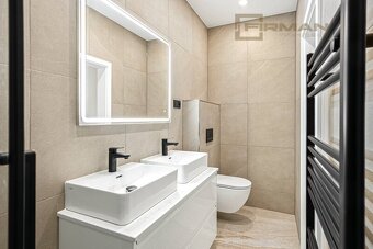 Prodej nadstandardního bytu 2kk + pracovna s parkovacím míst - 13