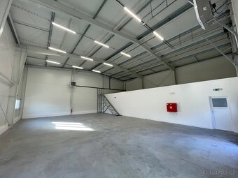 Hala včetně administrativy. - 13