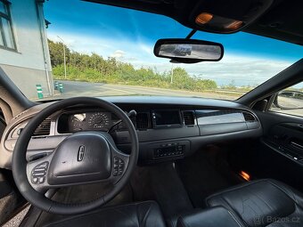 1998 Lincoln Town Car Signature Series - 13