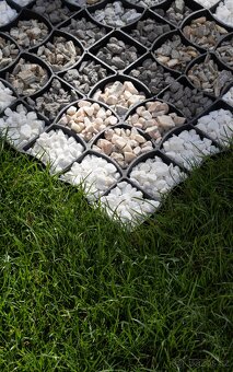 Plastová zatravňovací dlažba - 13