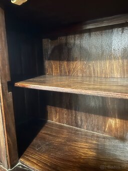 Krásná vitrína s vitrážemi elegantní kus - 13