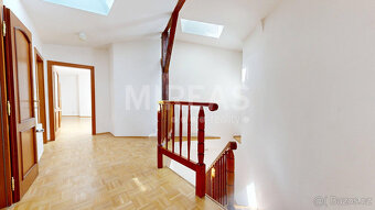 Praha 3 - Žižkov, pronájem mezonetového bytu 5+1 214 m2, okr - 13