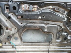 Pravé přední dveře Nissan Patrol GR Y60 - 13
