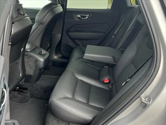 Volvo XC60, 2,0 145 kW FWD CORE B4 - 13