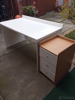Pracovní stůl s kontejnerem - 13