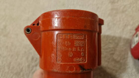 Třífázová zásuvka a zástrčka pětikolík 32 A - 13