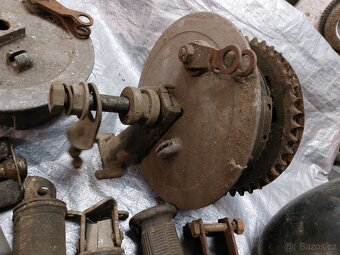 Vyklizeni, moto dily - 13