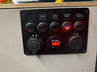 Ford transit obytná dodávka - 13