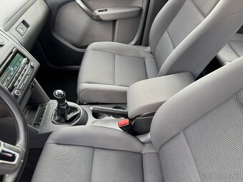 Volkswagen Touran 1,2 TSI 77 KW 2 MAJ STK SK - 13