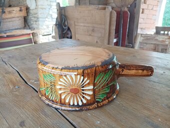 MALOVANÝ KAMENINOVÝ HRNEC S DRŽADLEM - FRANCIE - 13