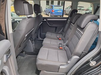 Volkswagen Touran 1.2 TSi 77KW S.Kniha, 7Míst + Zimní kola - 13