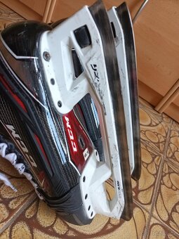 Brankářské brusle CCM Jetspeed FT2, 8,5 D, (užší provedení) - 13