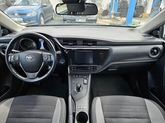 TOYOTA AURIS 1.8 HYBRID KOMBI 73KW 2017 - 13