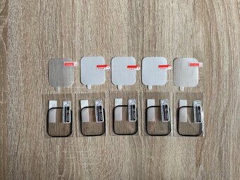 Apple Watch 7 45 mm s příslušenstvím - 13