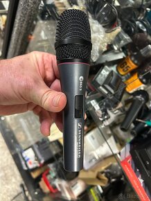 Mackie CFX20 kvalitni mixazni pult za hubicku - 13