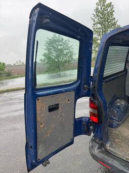 Volkswagen Transporter T5 6 míst, tažné - 13