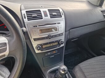 Toyota Avensis 1.6 Valvematic benzín, 2012 - 13
