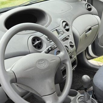 TOYOTA YARIS  1,4 D-4D  KLIMA  94tis.km RODINNÝ POKLAD -STAV - 13