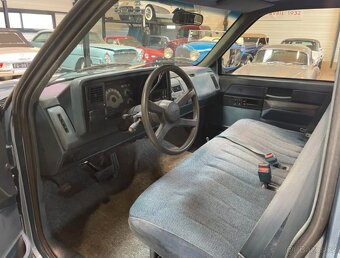 Chevroletu Silverado 1500 z roku 1988 - 13