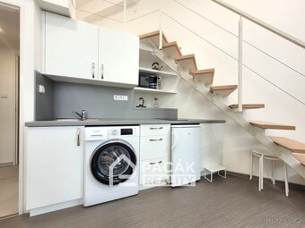 Pronájem zrekonstruované vybavené kanceláře 1+kk (27 m2) v O - 13