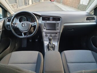 VOLKSWAGEN GOLF 1.6 TDI SERVISKA, DPH, NAVI, MOC HEZKÝ - 13
