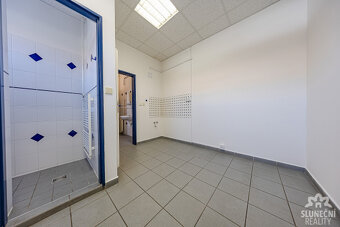 Pronájem obchodních prostor 299 m² ve Starém Městě - 13