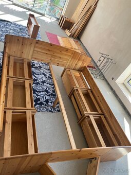 Prodám  hezkou borovicovou postel se šuplíky - 13