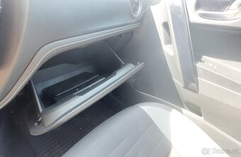 Prodám Toyota Auris kombi - 13