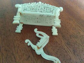 Vyřezáváný miniaturní nábytek z kosti - 13