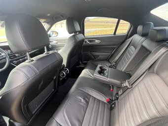 Alfa Romeo Giulia 2,0 T Veloce Q4 280k 8AT rok2024 - 13