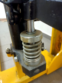 Zánovní vysokozdvižný paletový vozík 1500kg - 13