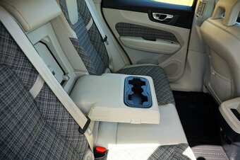 VOLVO XC60 D5 173KW 2018 MOMENTUM CZ ODPOČET DPH - 13