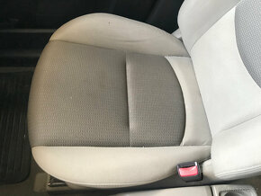 Mazda 5 1,8i 16V 85kW 2005 L8 - DILY, JEZDI - 13