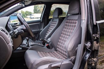 Volkswagen Golf 2.0 GTI ,147kW / AJ NA SPLÁTKY / PROTIÚČET / - 13