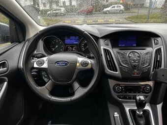 Ford Focus 1.6 TDCi Titanium Xenony Navi Tažné ALU R18 - 13