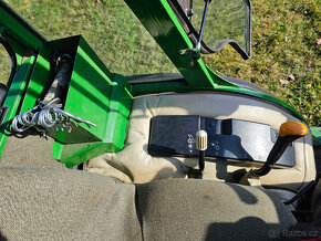 Malotraktor John Deere 2520 HST s čelním nakladačem - 13