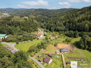 Prodej zasíťované parcely 2393 m2 - 13