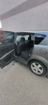 Toyota corolla verso - 13