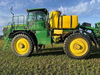 samochodný postřikovač JD R4040i - 13