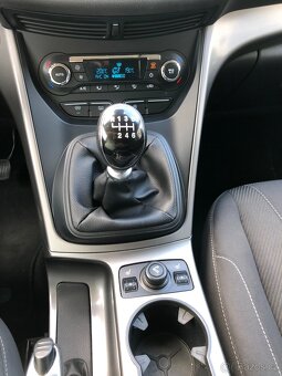 Ford Kuga 1.5 110 kw Bnzin, Titanium, hrezká, plný servis - 13