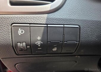 Hyundai i30 1.6-1.MAJITEL-NÍZKÉ KM - 13