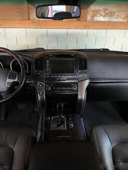 TOYOTA LAND CRUISER 200 - 13