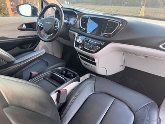 Chrysler Pacifica 3,6 RU 8 míst Kůže 2017 - 13