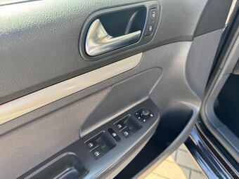Volkswagen Golf 1.4TSi Automat DSG Velká Výbava - 13